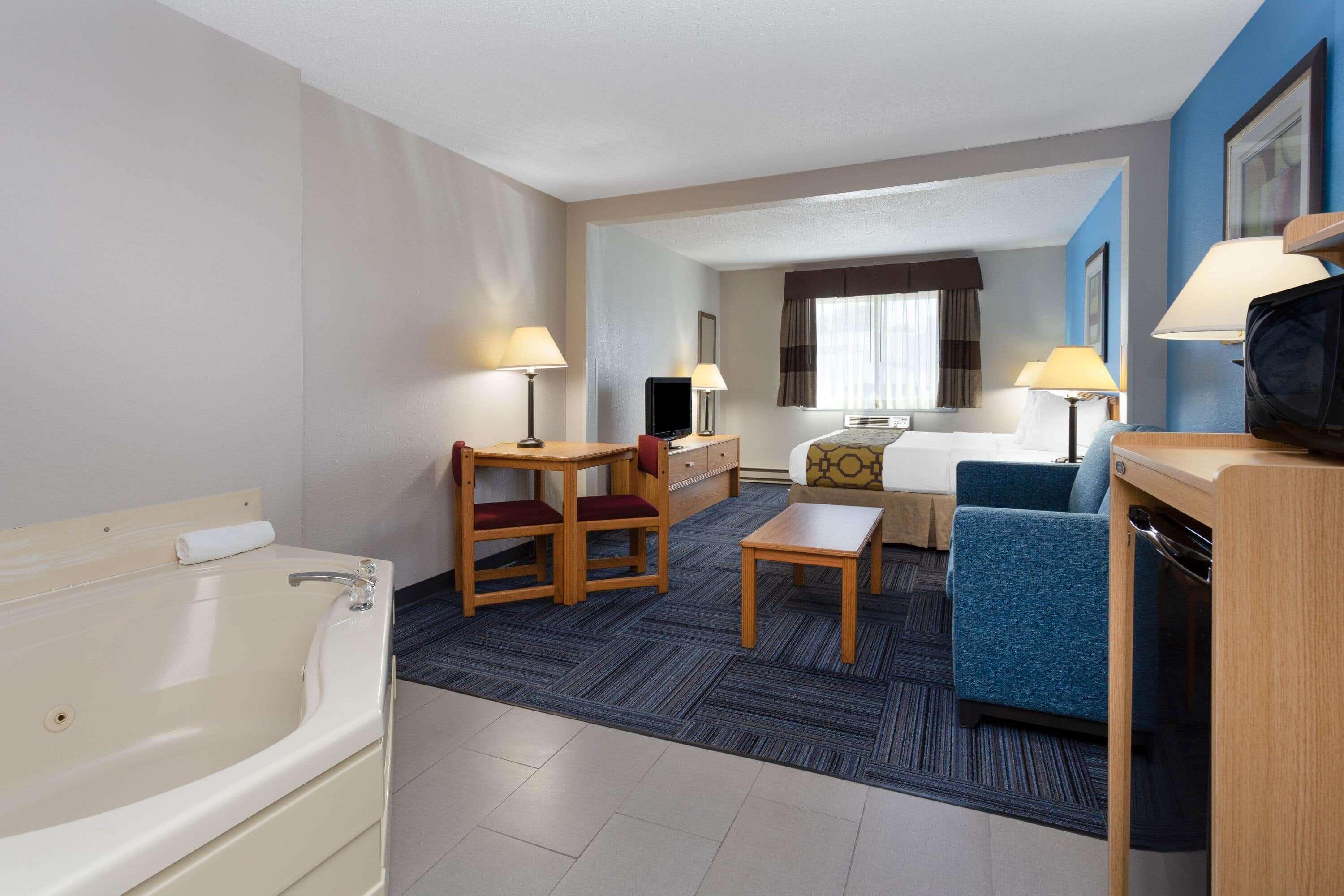Baymont By Wyndham Marinette Exterior foto